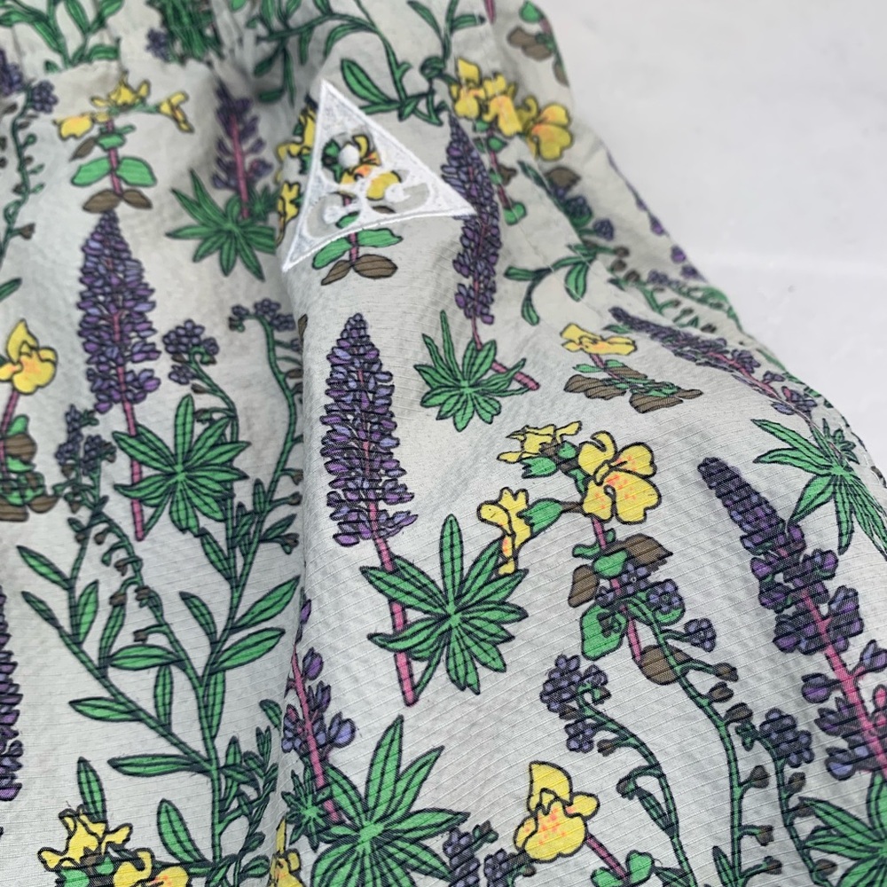 NWOT NIKE ACG Snowgrass Cream Floral Men's Cargo Shorts Size M - Picture 11 of 16